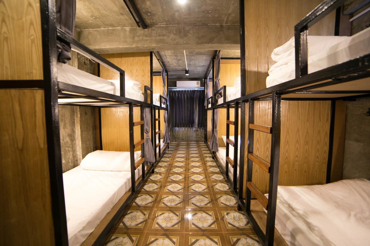 In My Bed Hostel Bangkok Bagian luar foto